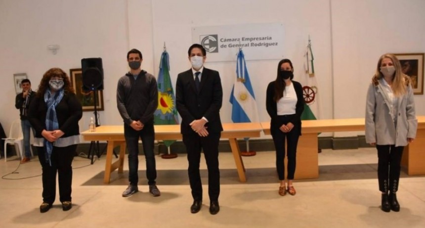 Gral. Rodríguez: Junto al Ministro Nicolás Trotta, el Intendente Mauro García entregó netbooks a estudiantes del distrito 