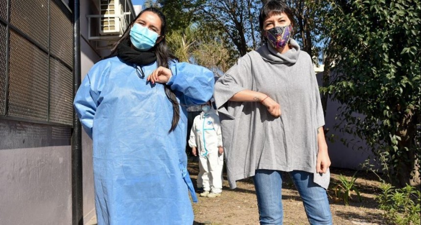 Mayra Mendoza encabezó un nuevo operativo de detección de casos de coronavirus en el barrio La Primavera 