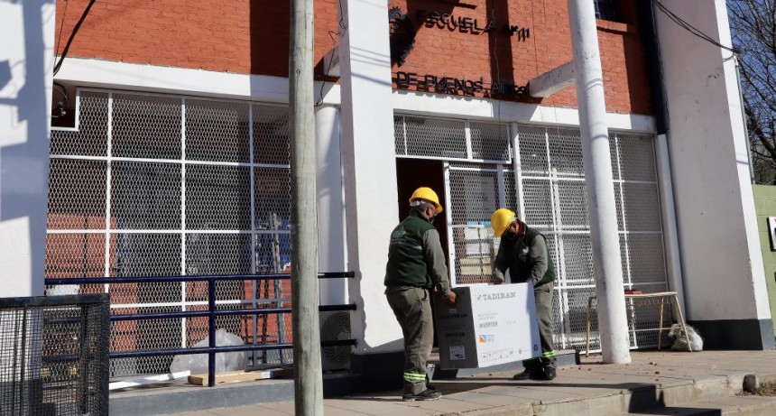 E. Echeverría: El Municipio continúa con la instalación de aires acondicionados en instituciones educativas 