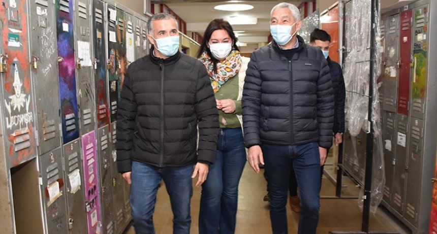 Berisso: Cagliardi recorrió las obras de la Escuela de Arte y Escuela N° 2