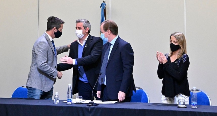 Colón (ER): El Intendente Walser firmó un convenio para la construcción de 50 nuevas viviendas en el distrito 