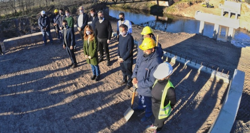 Luján: El Intendente y el Gobernador supervisaron las obras del nuevo puente de Olivera 