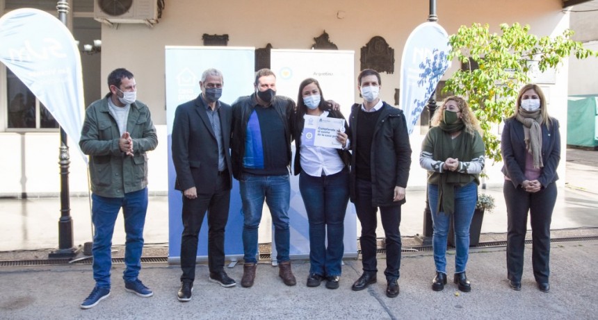 San Vicente: El Intendente Mategazza realizó un acto de adjudicación del Programa Casa Propia