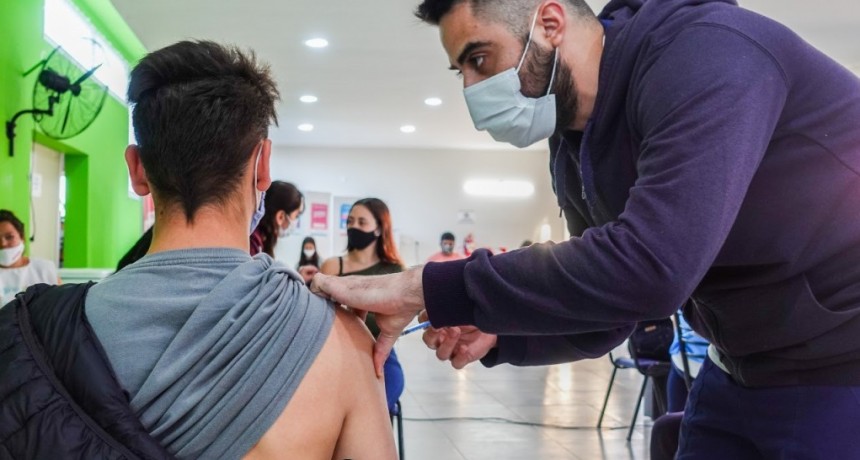 Tapalqué: Niñas, niños y adolescentes del distrito reciben su primera dosis 