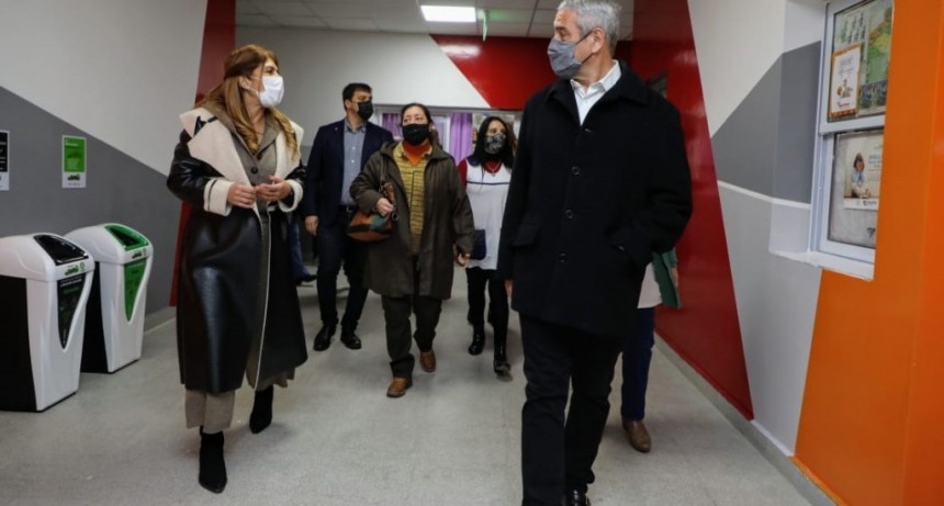 Avellaneda: El ministro Ferraresi, junto a Chornobroff y Sierra inauguraron obras en dos escuelas de Wilde