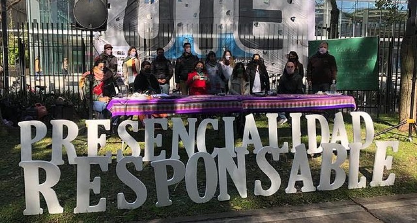 UTE: Clase Pública en defensa de una presencialidad responsable