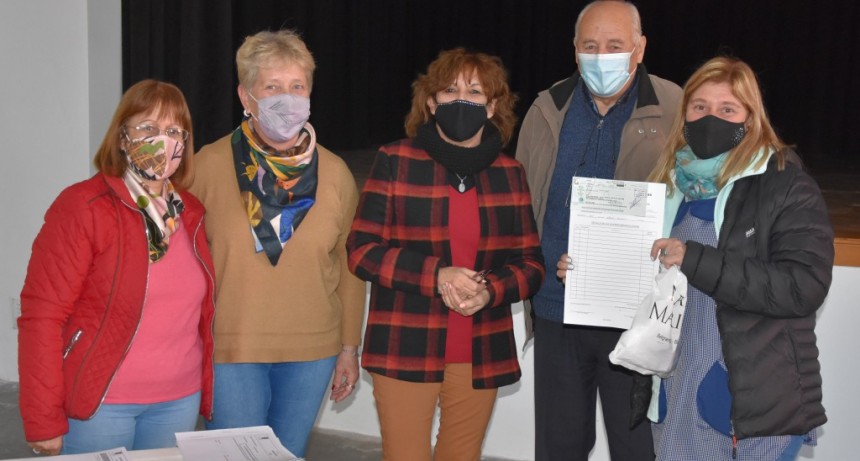 Tres Lomas: El FOMUPIE repartió más de $300.000 a instituciones educativas del distrito  