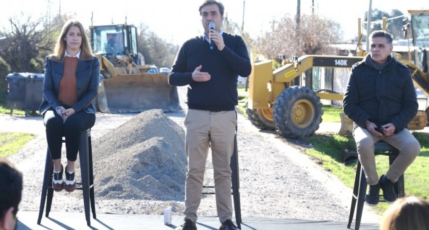 Luján: El Intendente presentó el Programa de Empedrado de más de 500 calles de tierra en barrios y localidades