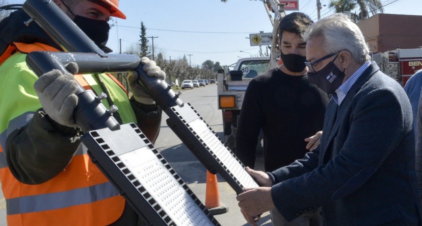 Tigre: El intendente Julio Zamora supervisó la renovación de luminarias en Dique Luján y Villa La Ñata  