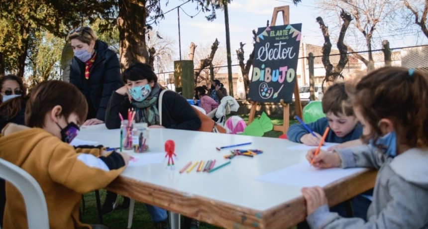 Carlos Casares: La Secretaria de Cultura celebró el Día de la Niñez a puro arte