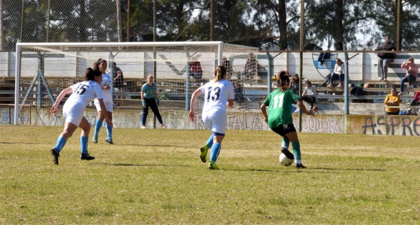 Baradero: El Seleccionado de F&uacute;tbol Femenino del distrito recibi&oacute; a Ferrocarril Oeste en un d&iacute;a hist&oacute;rico para el deporte 