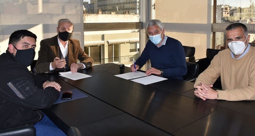 Berisso: Cagliardi firmó un convenio sobre nueva modalidad de inscripción de cultos 