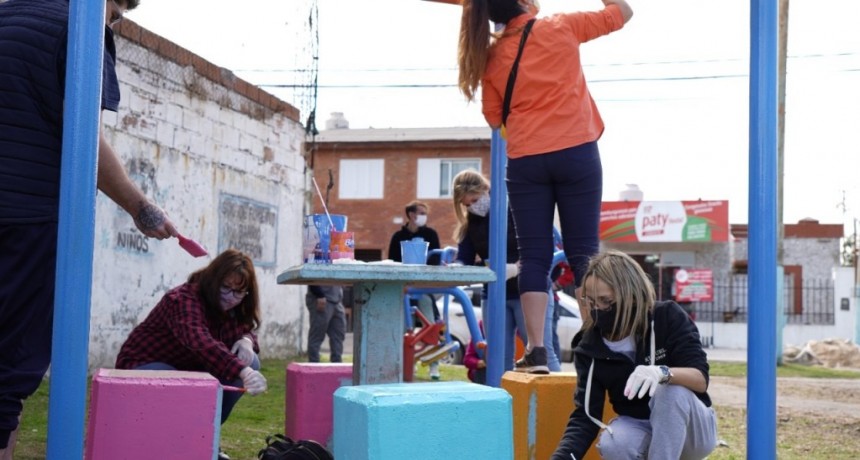 Zárate: El Municipio encabezó una jornada de mejoramiento de la plaza barrial