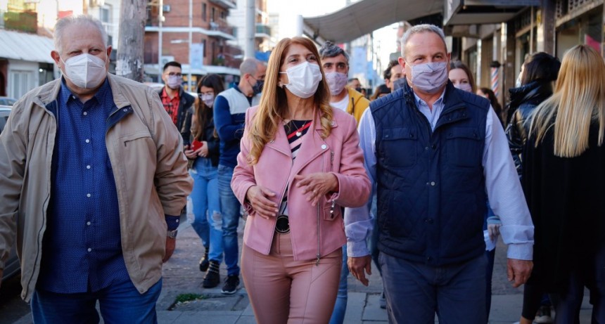 Avellaneda: Magdalena Sierra visitó el paseo comercial Las Flores y la feria de Villa Domínico