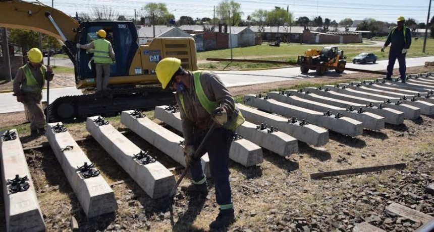 Luján: El intendente visitó las obras de renovación de vías entre el partido y Mercedes 