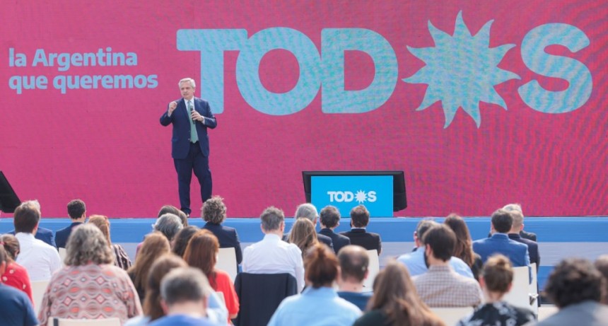 El Presidente Alberto Fernández llamó a trabajar para que “la Argentina se ponga de pie de una vez y para siempre”