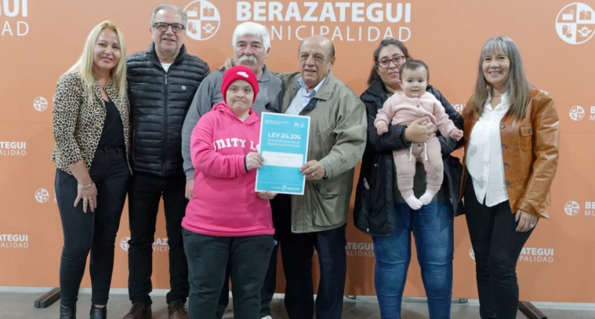 Berazategui: 190 familias del distrito recibieron las escrituras de su propiedad 