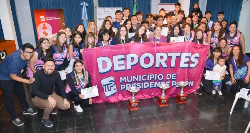 Pte. Perón: La intendenta Cantero distinguió a Guernica Vóley, campeón en 4 categorías de la liga más importante de la región