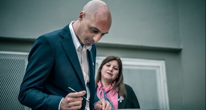 Escobar: La Municipalidad firmó un convenio para mejorar el espacio público en la calle Sarmiento que conecta a tres barrios