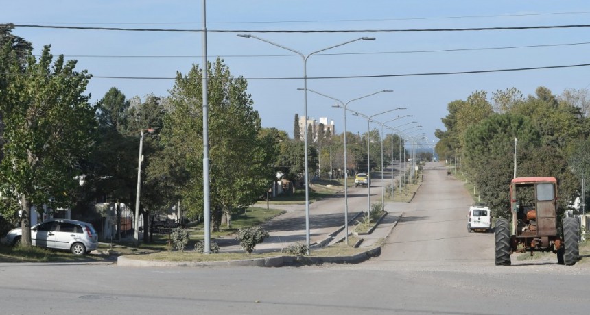 Monte Hermoso: Comenz&oacute; la colocaci&oacute;n de m&aacute;s de cien columnas de iluminaci&oacute;n