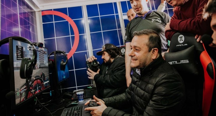 Misiones: Herrera Ahuad visitó el tráiler “Misiones Gamer” en Oberá 