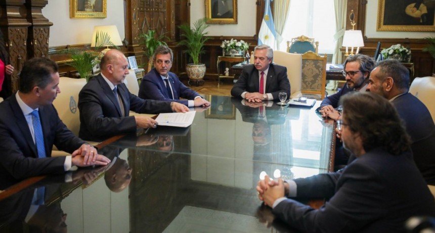 Alberto Fernández encabezó la firma de la garantía para el financiamiento del acueducto Santa Fe – Córdoba