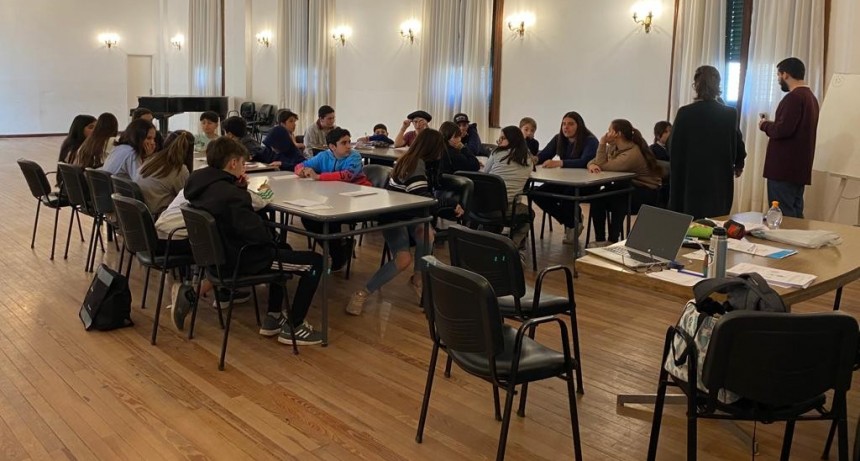 Navarro ya tiene escuela pública de inglés 