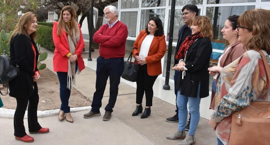 Tres Lomas: La Ministra Estela Díaz visitó el distrito 