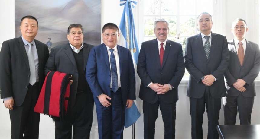 Alberto Fernández junto al intendente Mario Ishii recibieron autoridades de la empresa China CITIC Constricción 