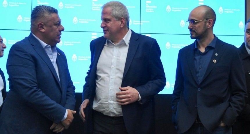 Perczyk y Chiqui Tapia presentaron un convenio para impulsar el fútbol femenino en escuelas ante ministros de Educación de todo el país