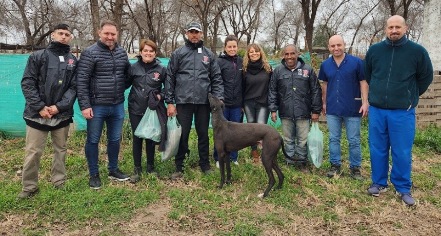 Lincoln: El personal municipal del refugio ALPA recibió nueva indumentaria de trabajo