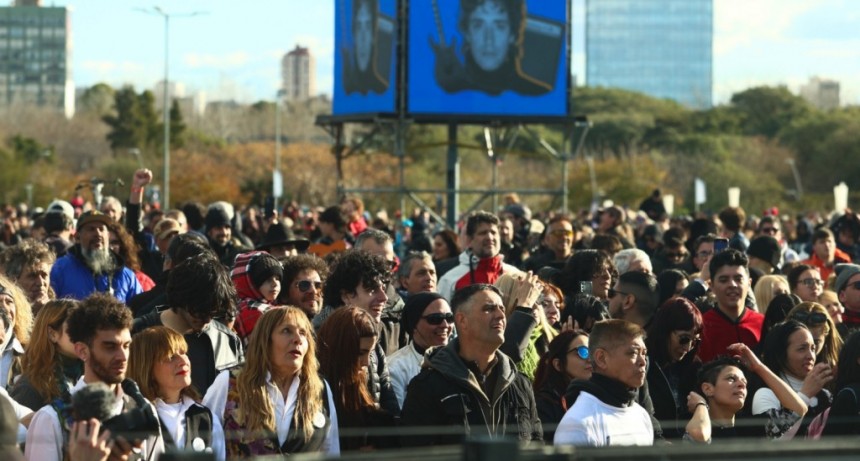 Vicente López: Más de 1300 artistas homenajearon a Cerati cantando “De Música Ligera”
