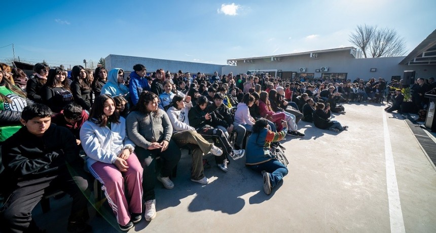Moreno: Mariel Fernández y Axel Kicillof inauguraron el edificio de la Escuela Secundaria N°85 de Cuartel V