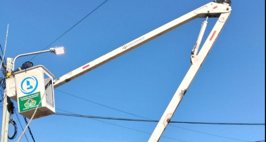E. Echeverría: El Municipio Avanza con la instalación de luces led en 9 de Abril