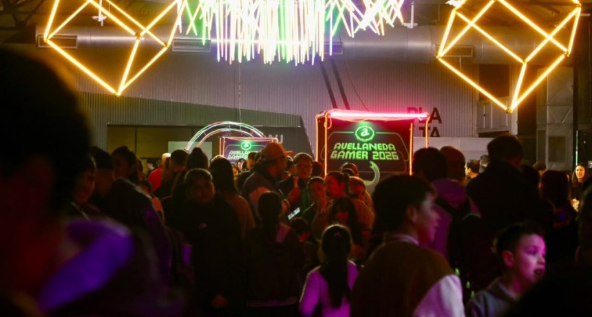 Avellaneda: Magdalena Sierra comparti&oacute; el festejo del aniversario de instituciones locales
