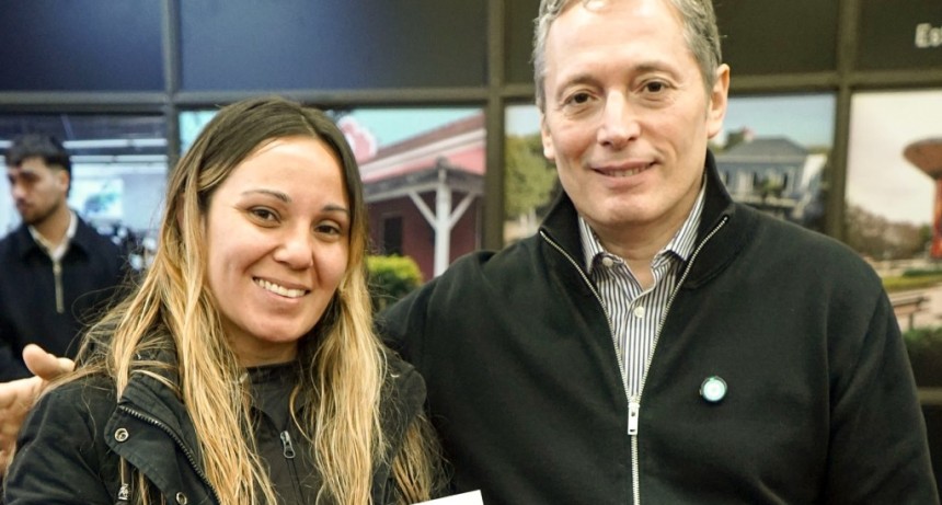 E. Echeverr&iacute;a: Gray entreg&oacute; 97 tarjetas del plan M&aacute;s Vida a familias