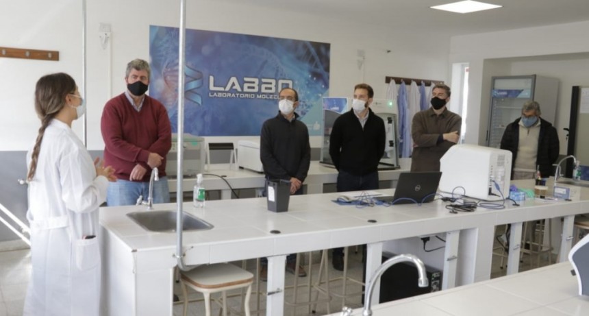 Bolívar: Pisano recorrió el Laboratorio de Biología Molecular (LABBO) junto a referentes de instituciones