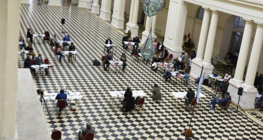 La Plata: El Concejo Deliberante suspendi&oacute; la sesi&oacute;n por un caso positivo de un edil  