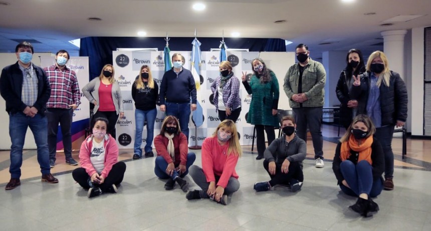Cascallares junto a voluntarios de Alte. Brown que enfrentan al COVID-19     