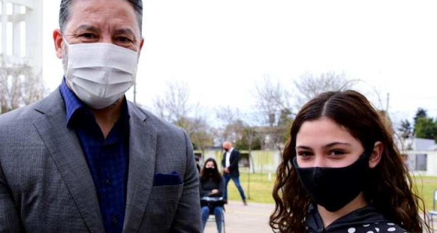 Merlo: Conectar Igualdad, entrega de computadoras 