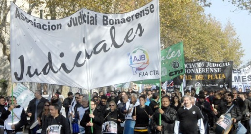 Los judiciales bonaerenses lograron la continuidad de la negociación salarial