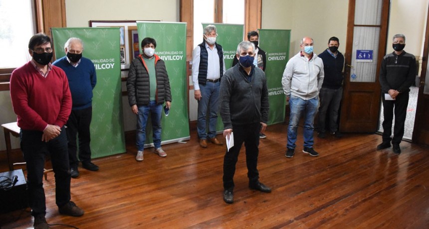 Chivilcoy: El intendente Guillermo Britos hizo entrega de subsidios por clubes e instituciones  