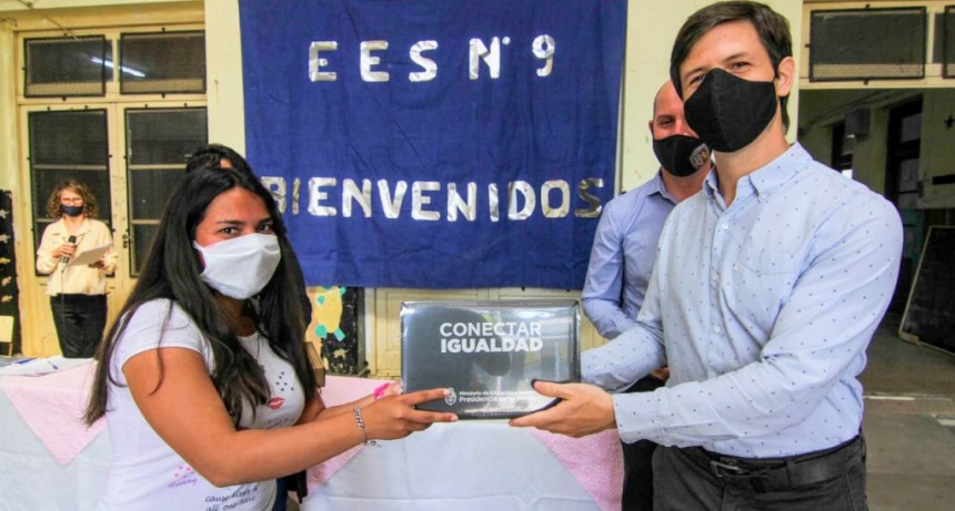 Continúa la entrega de Netbooks a estudiantes de San Vicente 