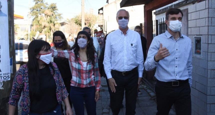 Morón: Daniel Gollán recorrió el partido con Lucas Ghi y Leticia Guerrero