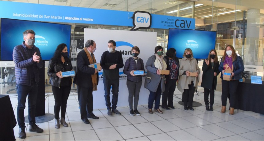 San Martín: Fernando Moreira entregó medidores de dióxido de carbono a escuelas de gestión privada 