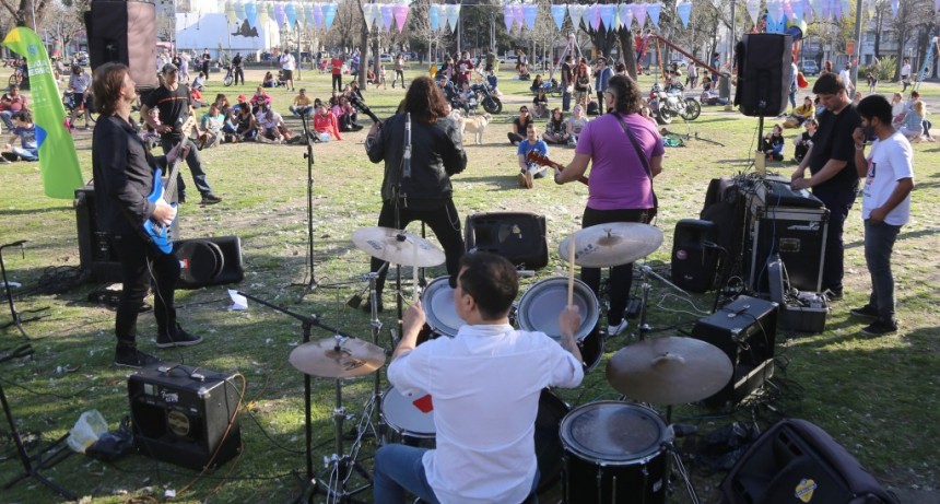 La Plata: Más de 130 artistas locales salieron a escena este fin de semana en distintos espacios públicos del distrito