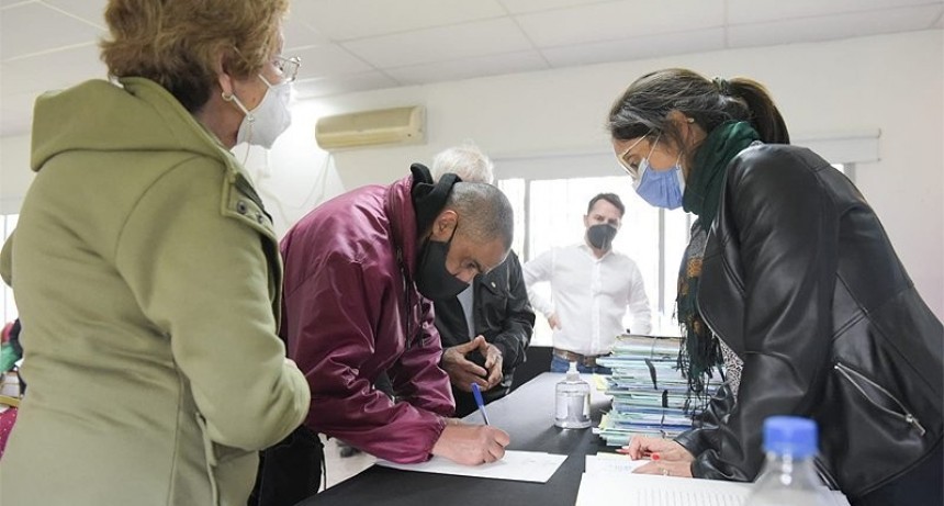 Ituzaingó: Se realizó la firma de 30 escrituras para familias del distrito 