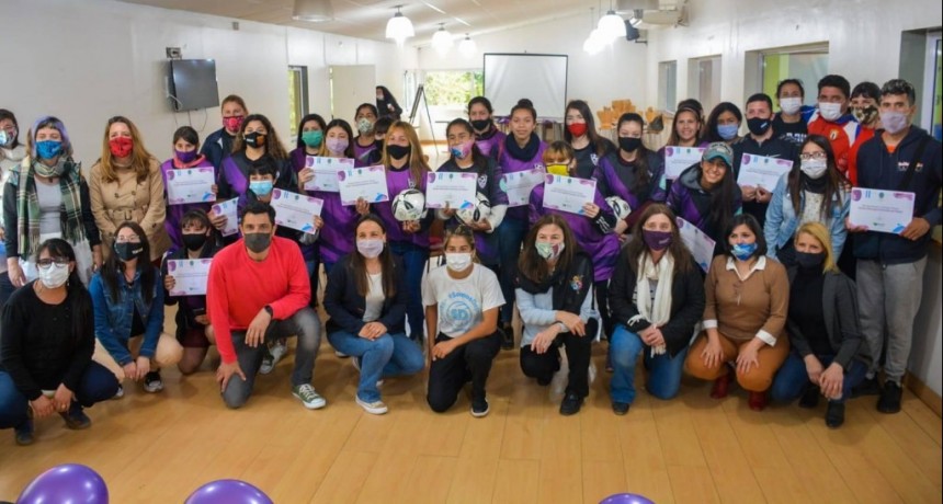 Gral. Rodríguez: Se presentó el primer equipo municipal femenino de fútbol 