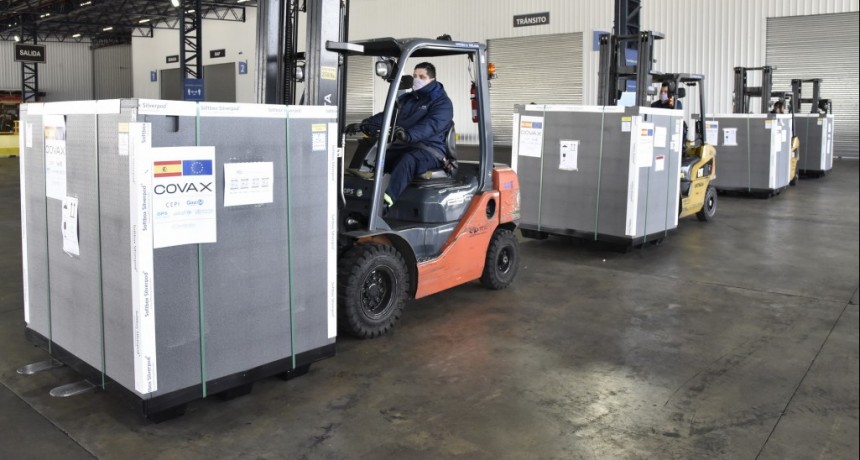 Llegaron hoy al país más de 800.000 dosis de AstraZeneca donadas por el Gobierno español