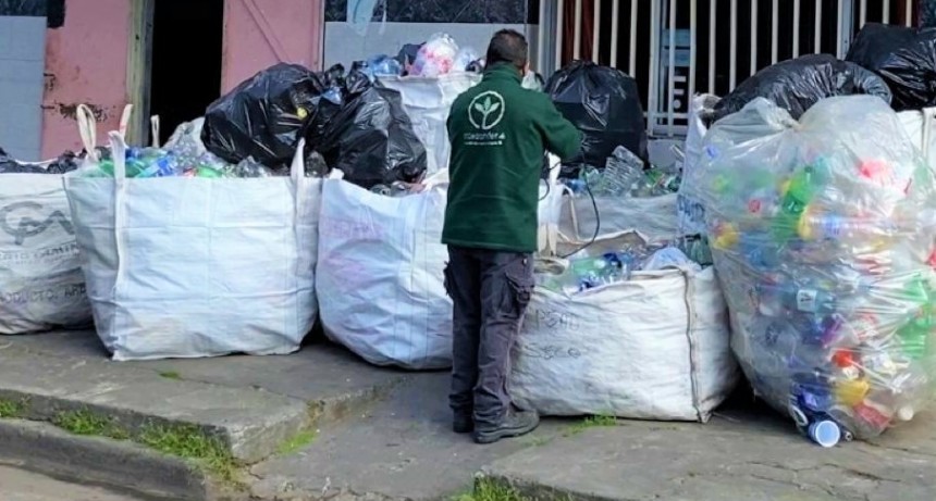 San Fernando: El Municipio y las murgas continúan reciclando en distintos barrios